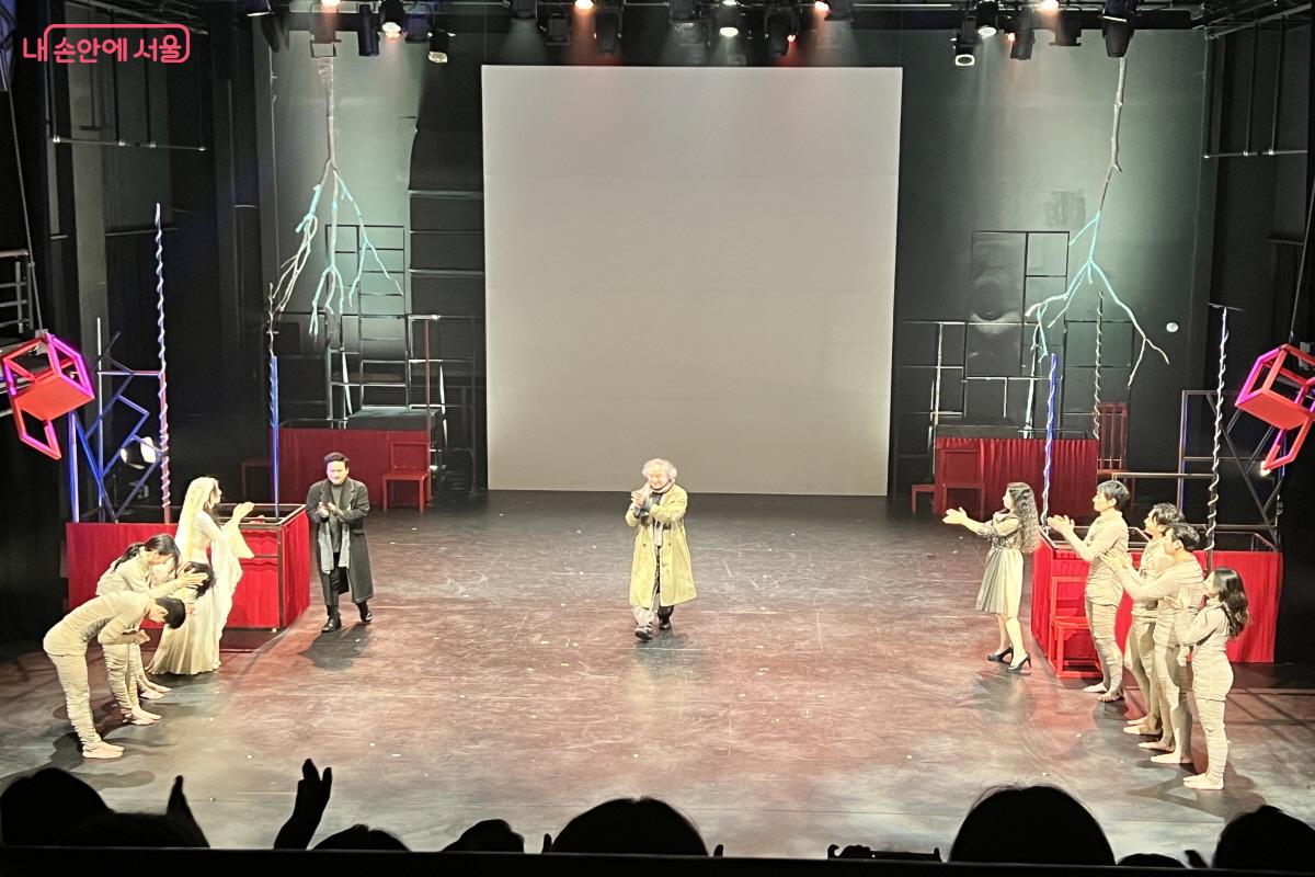 꼭 보고 싶었던 연극 <단테 신곡>을 야간 공연 관람권으로 저렴하게 봤다. ©박지영