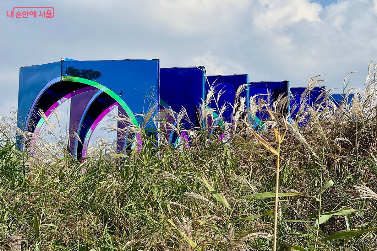 박여주 작가의 <개선문VII_비욘드>, 시간과 공간의 경계에 서 있는 상징적 게이트 ©김미정