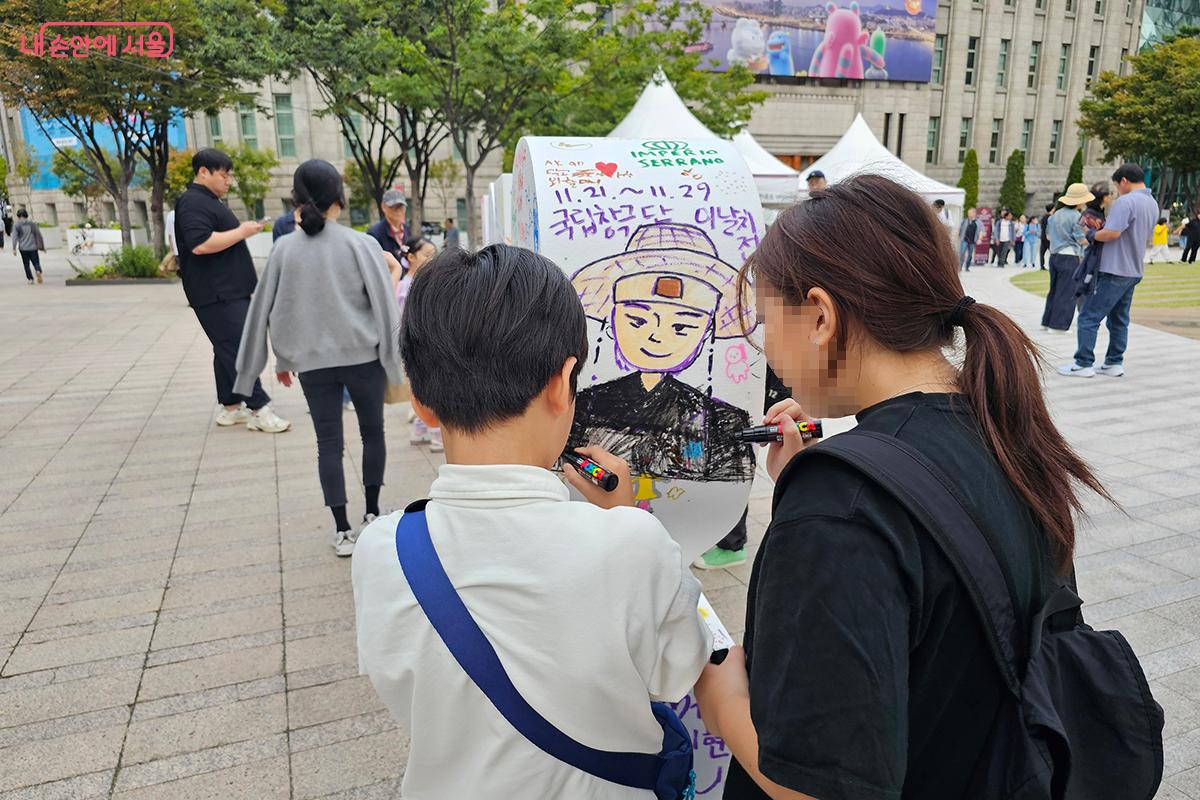 예술은 감상이 아니라 함께 만들어가는 과정임을 느끼다. ©이혜숙