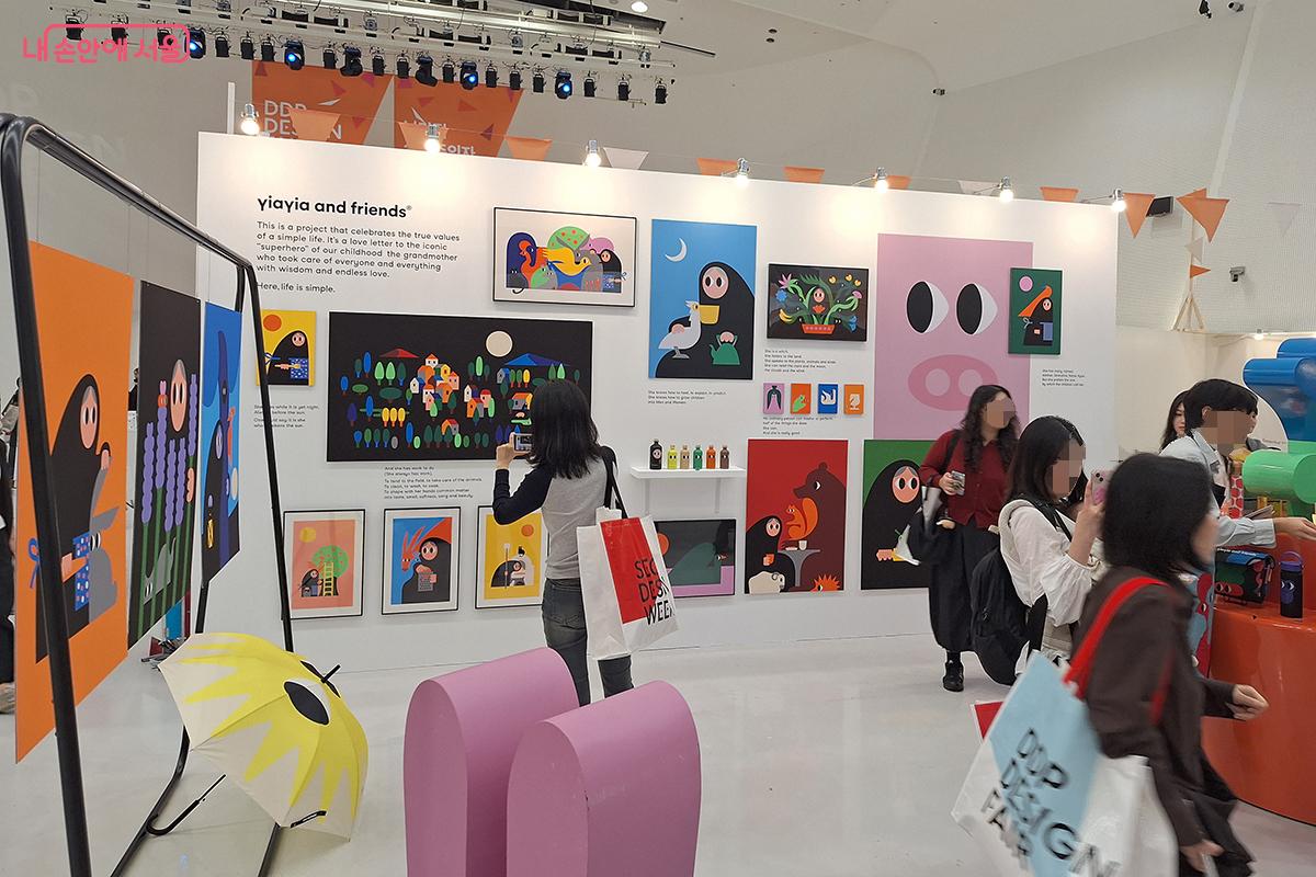 '이야이야앤프렌즈'는 그리스어로 할머니를 뜻하는 '이야이야'의 따뜻한 기억에서 출발한 라이프스타일 브랜드다. ©이혜숙