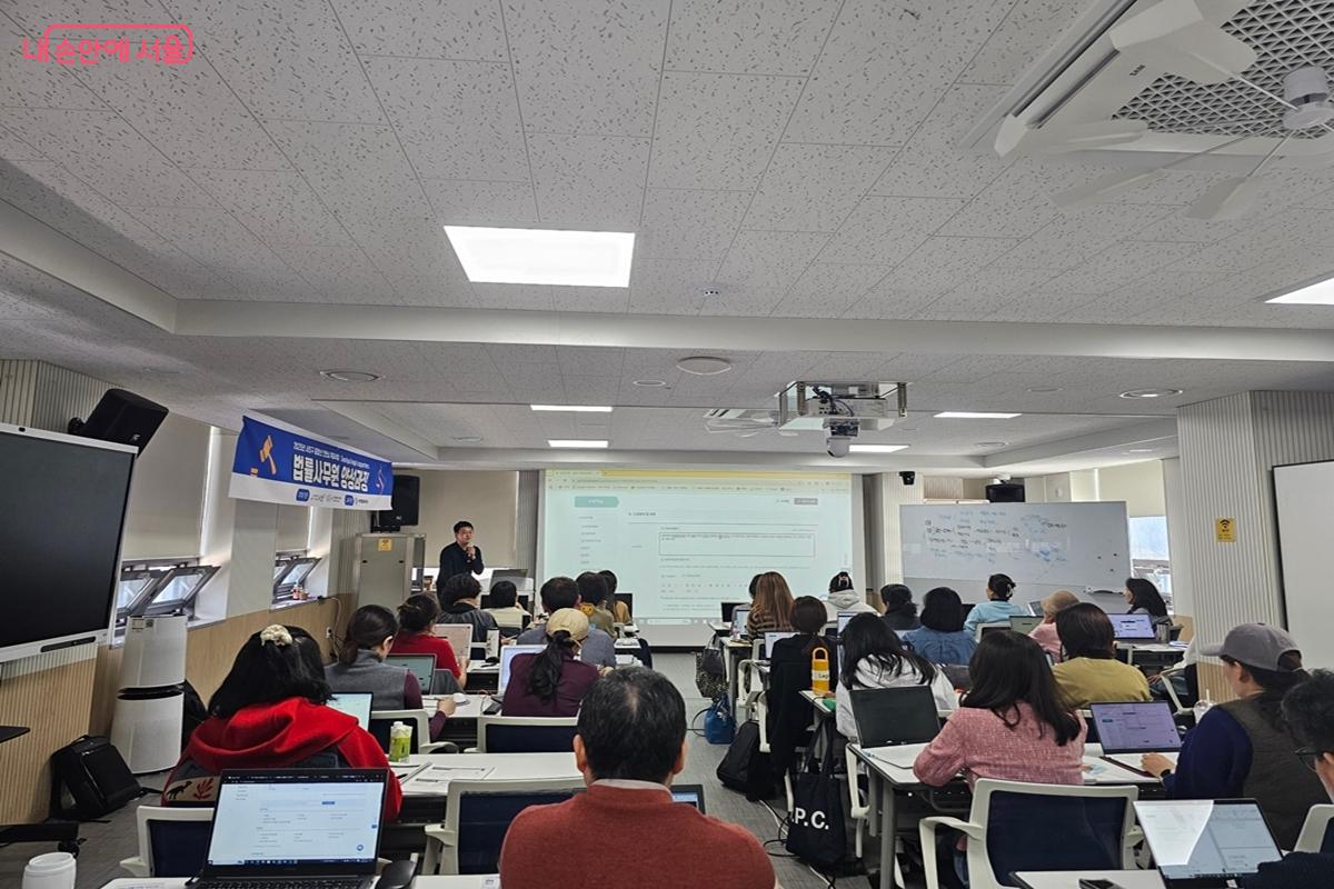 학구열이 가득한 법률사무원 양성과정 강의실 ©김인자