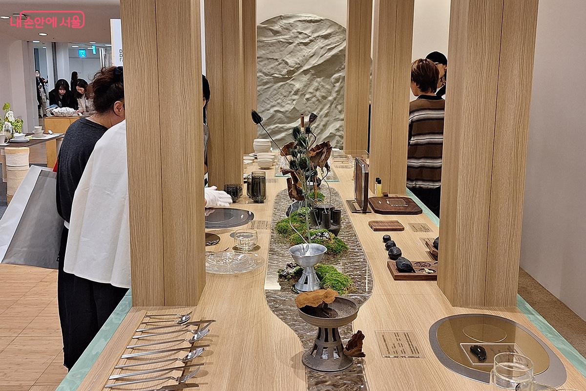 '이오테'는 Easy on the eyes, '보기에 좋아' 라는 뜻을 가지고 일상의 순간을 아름답게 채우는 감성 라이프 스타일 브랜드이다. ©이혜숙