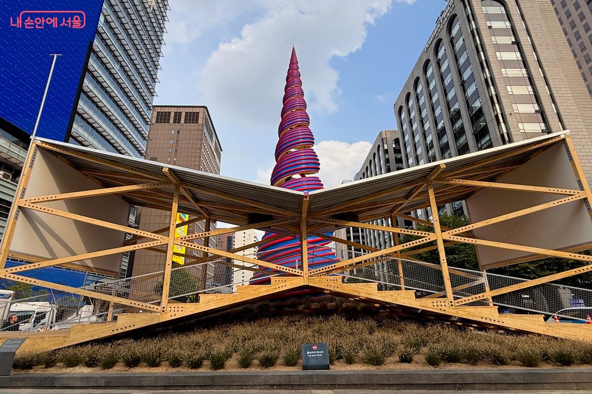 오브라 아키텍츠의 목조 작품 커넥천 파빌리온 ⓒ임수영