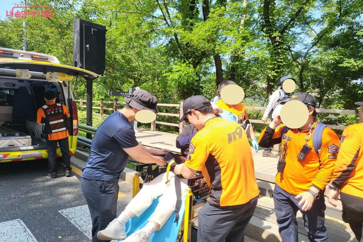 산책 중 부상을 입었을 때, 종로소방서 구조대 1팀으로부터 큰 도움을 받았다. ©박지영
