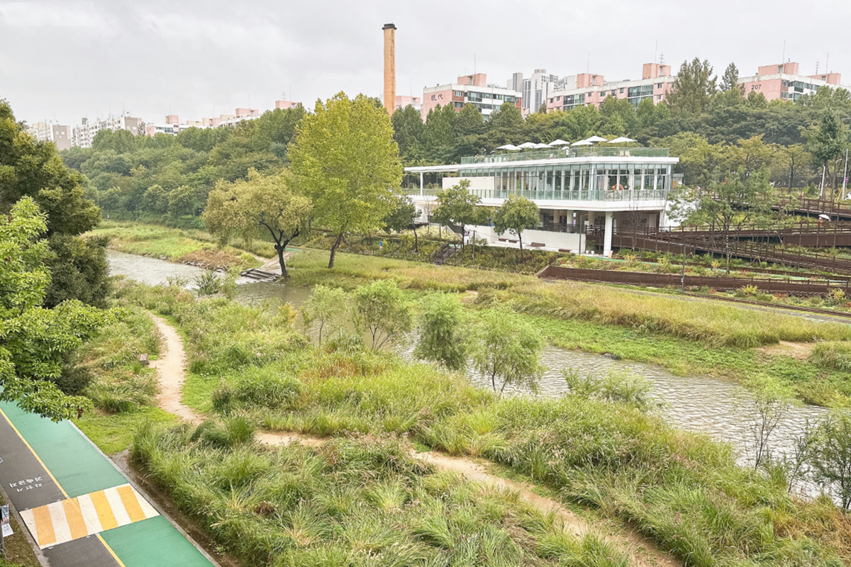13번째 물멍 명소 '양재천 수변문화쉼터' 개관,  탁 트인 전망이 최고!
