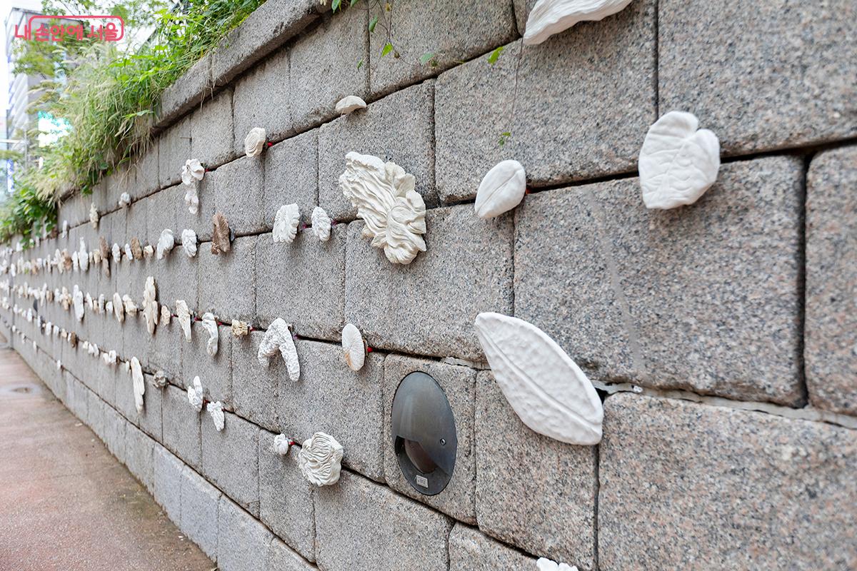 전영은 작가의 ‘청계초록: 눈길 손길’ ©문청야