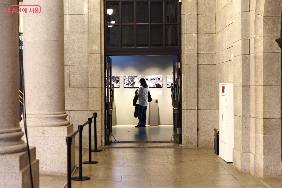 문화역서울284의 기획전 중에서 가장 특별한 전시로 기억될 것 같다. ©임중빈
