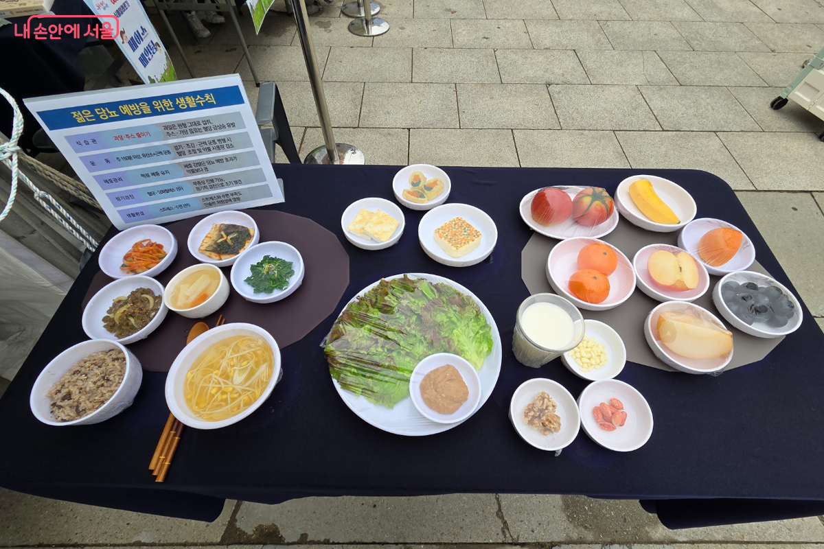 저당 식습관 실천 10가지 상담도 받고, 당뇨 식단 정보 확인하고~ ©장미화