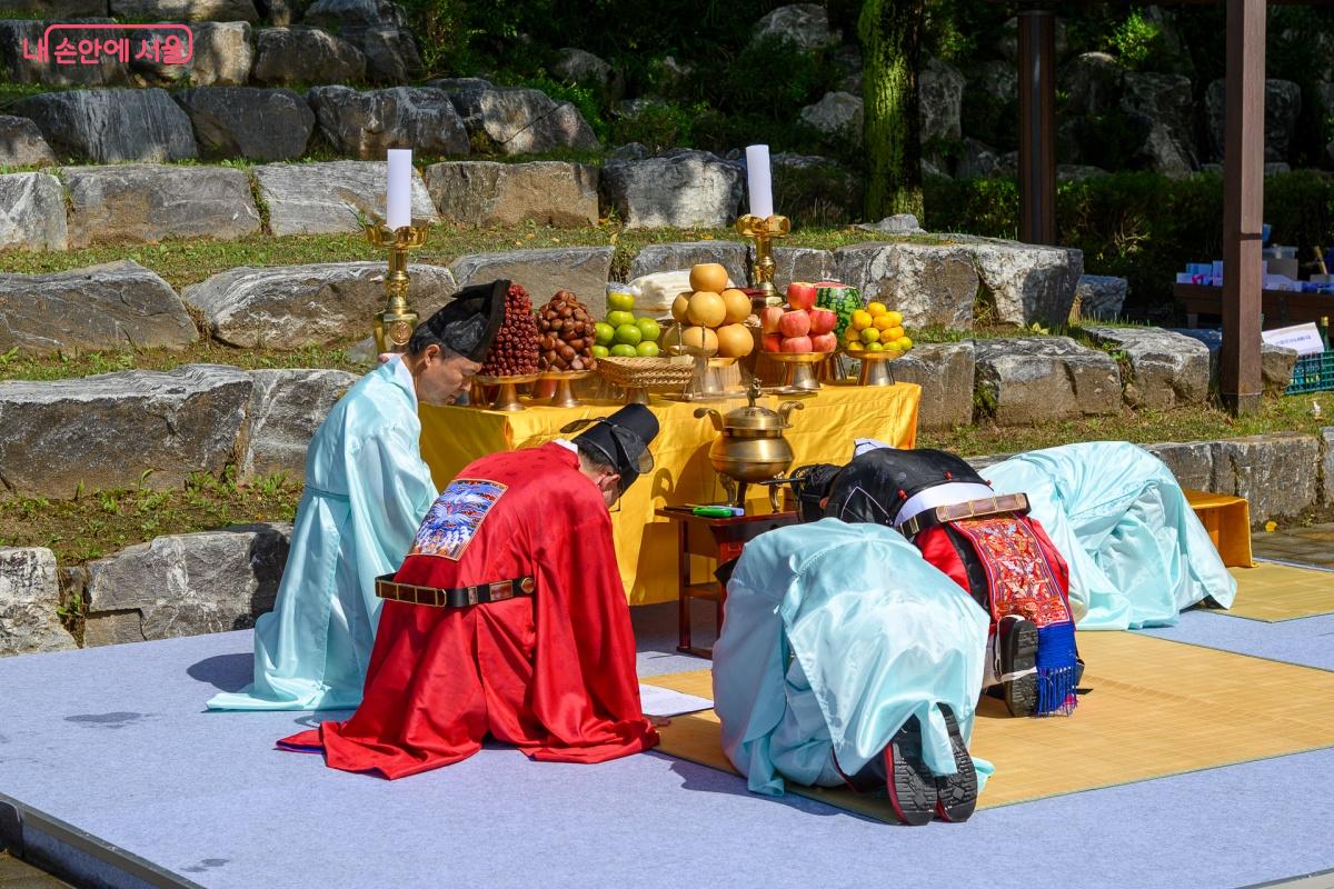축제의 성공적인 개최와 주민의 안녕을 기원했다. ©박승식
