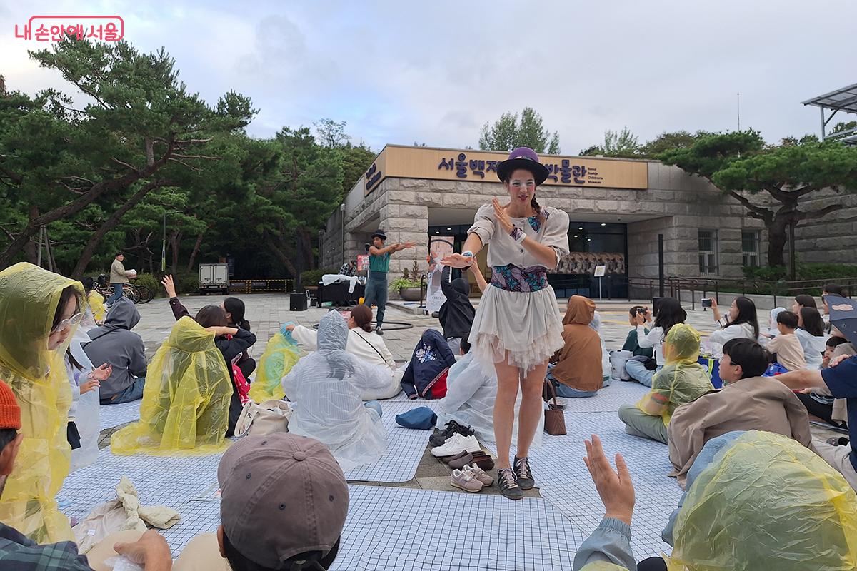 언어를 넘어 관객과 하나 되는 소통의 예술을 보여준 ‘코메타 서커스’ ©정향선