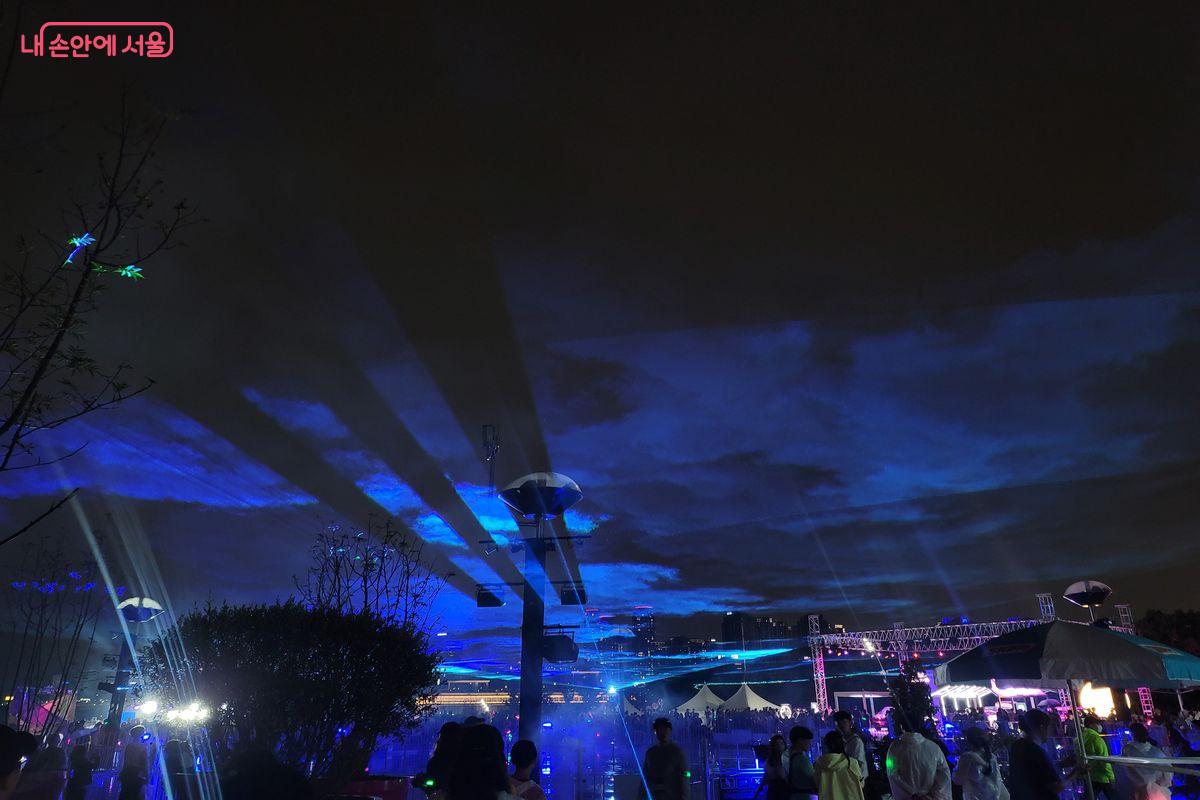 뚝섬한강공원을 빛내는 아트 모습이다. ⓒ이동영