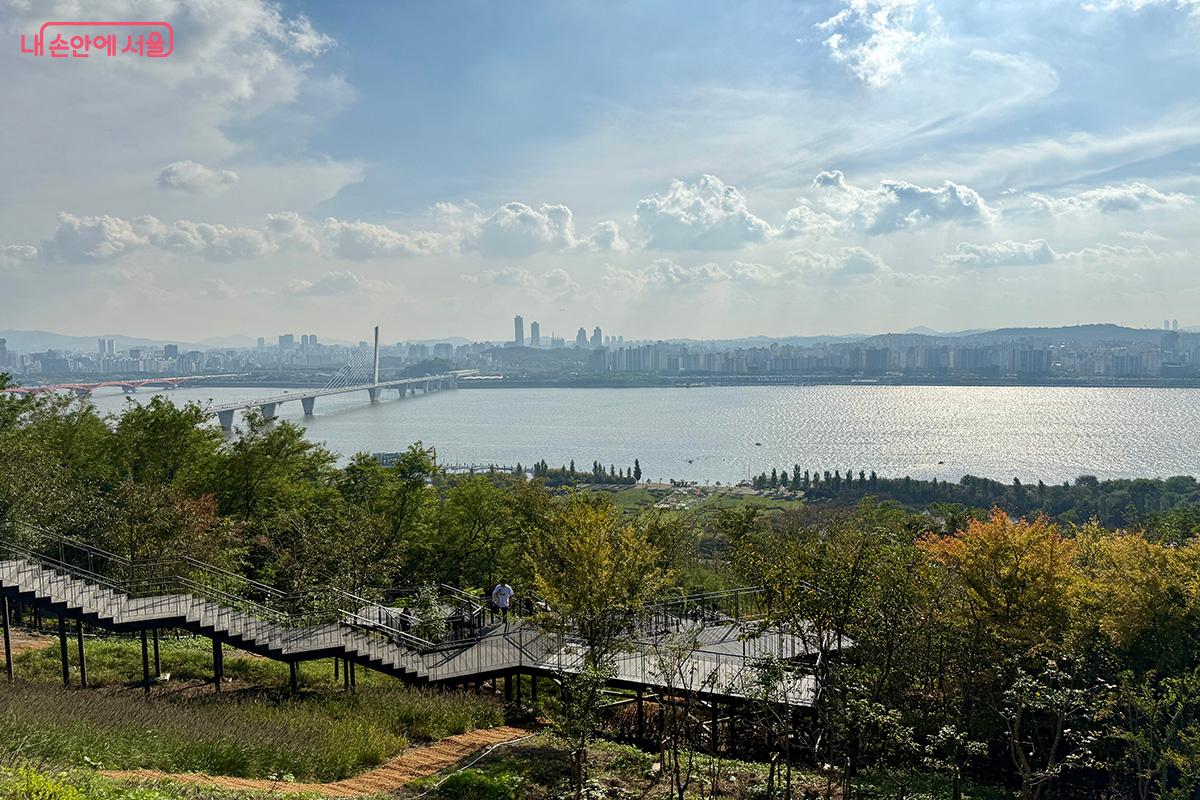 월드컵공원 하늘공원에서 내려다본 서울 전경 ©김미정