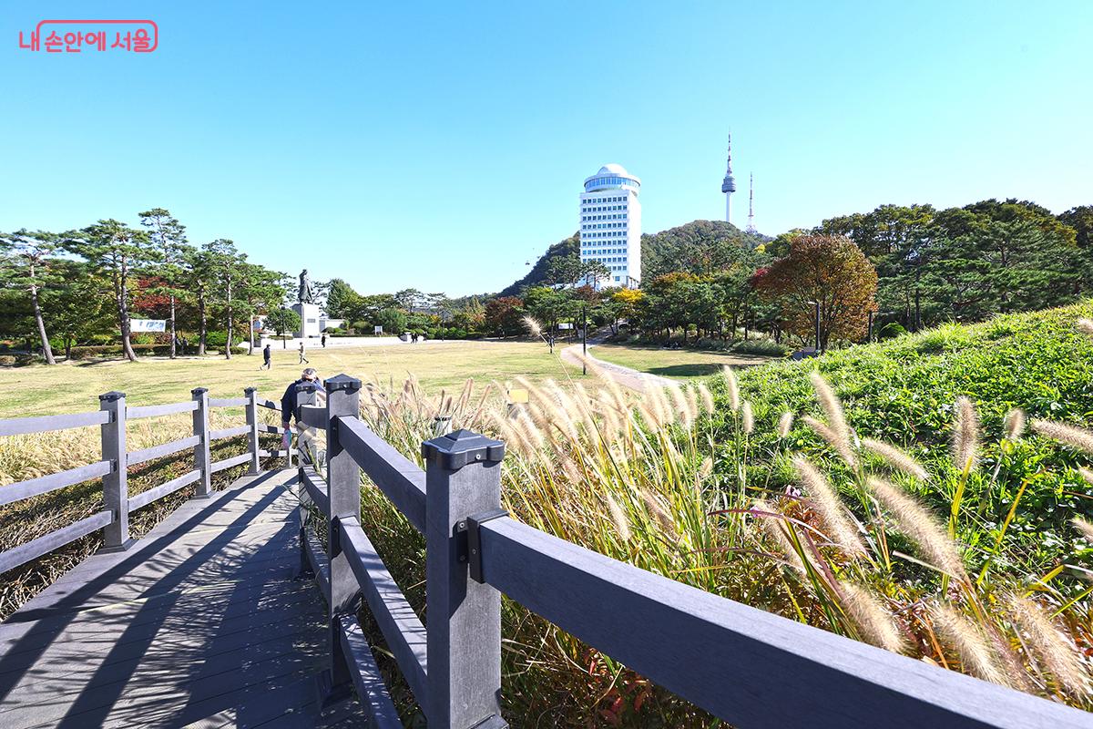 15분 남짓이면 공원광장에 도착한다. ©김주연