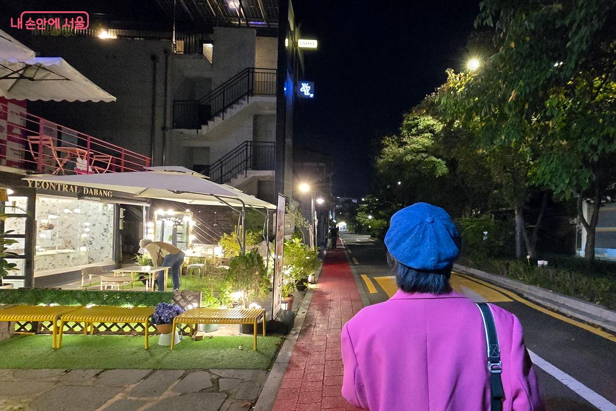 가이드와 함께하는 연남·연희동 골목 도슨트 투어에 참여했다. ⓒ김윤경