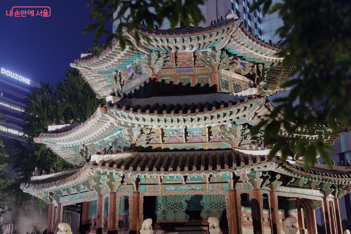 야간 조명 덕분에 보다 안전한 환경 속에서 24시간 개방되고 있다. ©임중빈