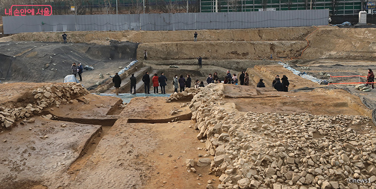 2018년 서울 풍납동 토성 발굴조사에서 서쪽 외벽이 확인됐다.