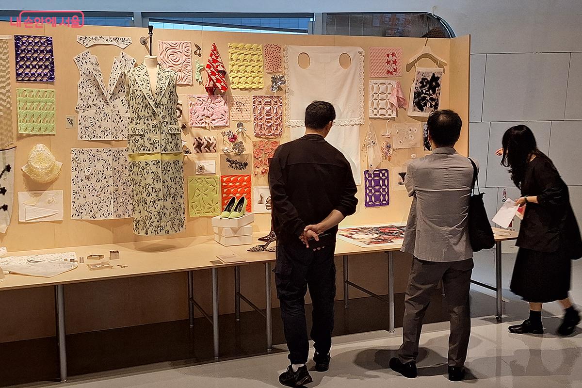 이날 행사에는 산업 디자인 관련 세일즈도 활발히 열려 전시와 판매가 동시에 이루어져 눈길을 끌었다. ©백승훈