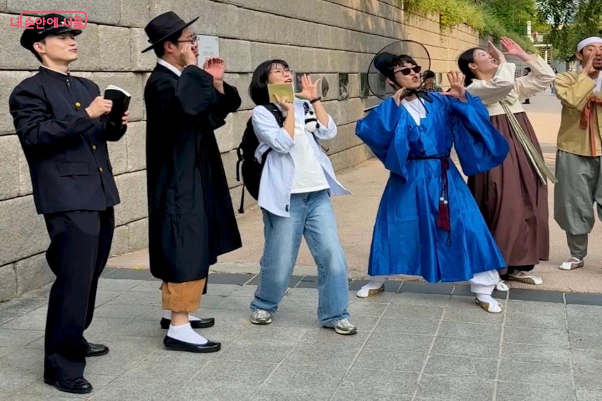 청계천에서 즐기는 거리공연 ⓒ임수영 