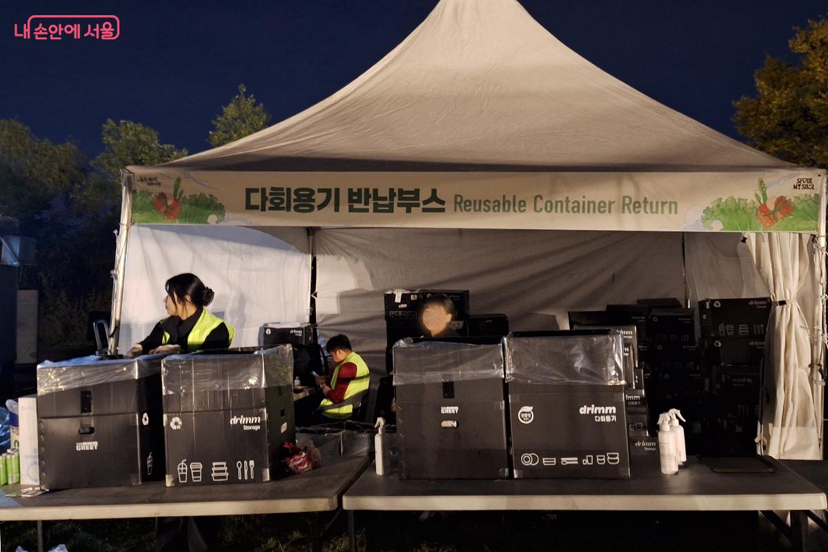 음식을 먹고 난 후 사용한 다회용기는 따로 모아서 배출한다. ©백승훈