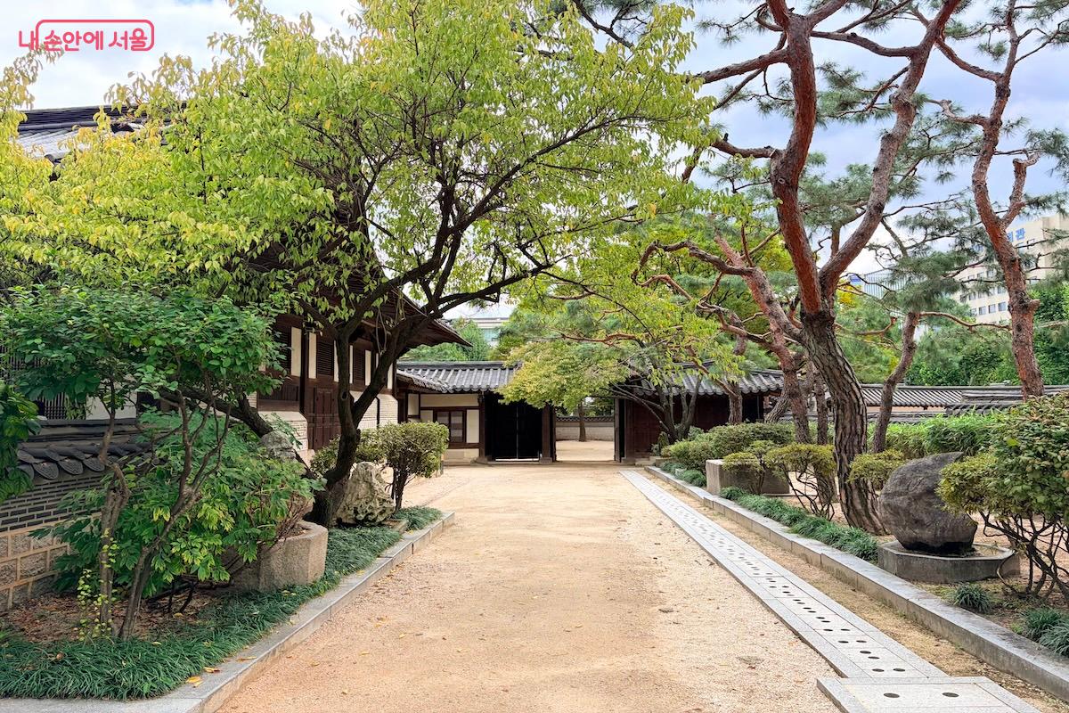 운현궁 이로당으로 가는 골목 ©이종빈