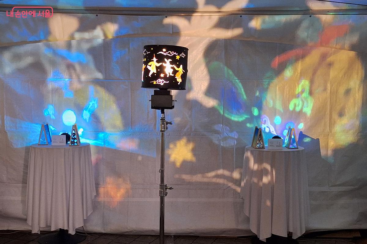  ‘빛놀이 프로그램’에서는 아이들의 환한 웃음과 반짝이는 눈빛이 축제를 더 빛냈다. 