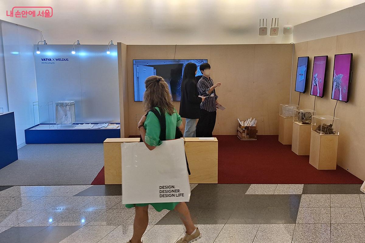 디자이너의 손끝에서 시작된 아이디어가 중소기업의 제품으로 이어지고 시민의 삶 속으로 스며든다.