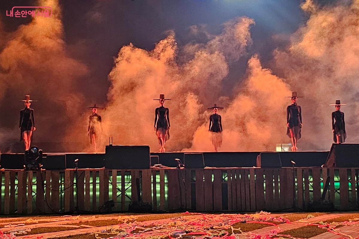 윤별발레컴퍼니의 창작발레 <갓(GAT)>, 전통과 현대의 조화를 선보였다. ©이혜숙