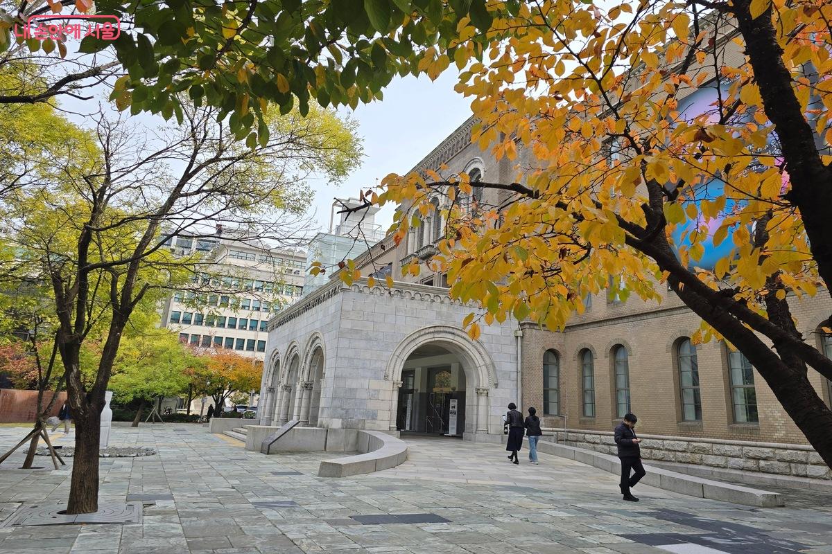 덕수궁길을 걷다 보면 서울시립미술관의 전시도 함께 관람하기 좋다. ©김은주