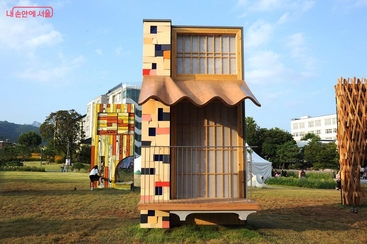 한옥의 정체성과 기하학을 구현한 미래 고층 주거에서 영감을 얻은 에이럽 작 ‘고층 한옥’ ⓒ조수봉