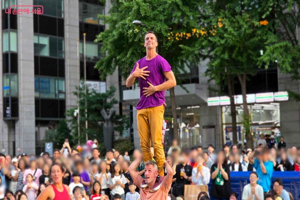 애크러배틱 <풀려난 자유>를 선보였다. &copy;김윤경