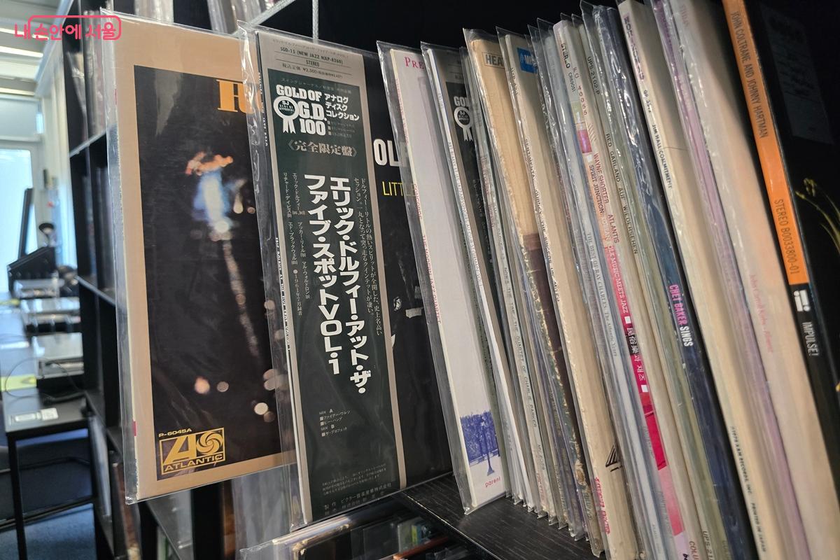 ‘Jazz 섹션’은 일본에서만 발매된 희귀 음반을 중심으로 구성됐다. ©강사랑