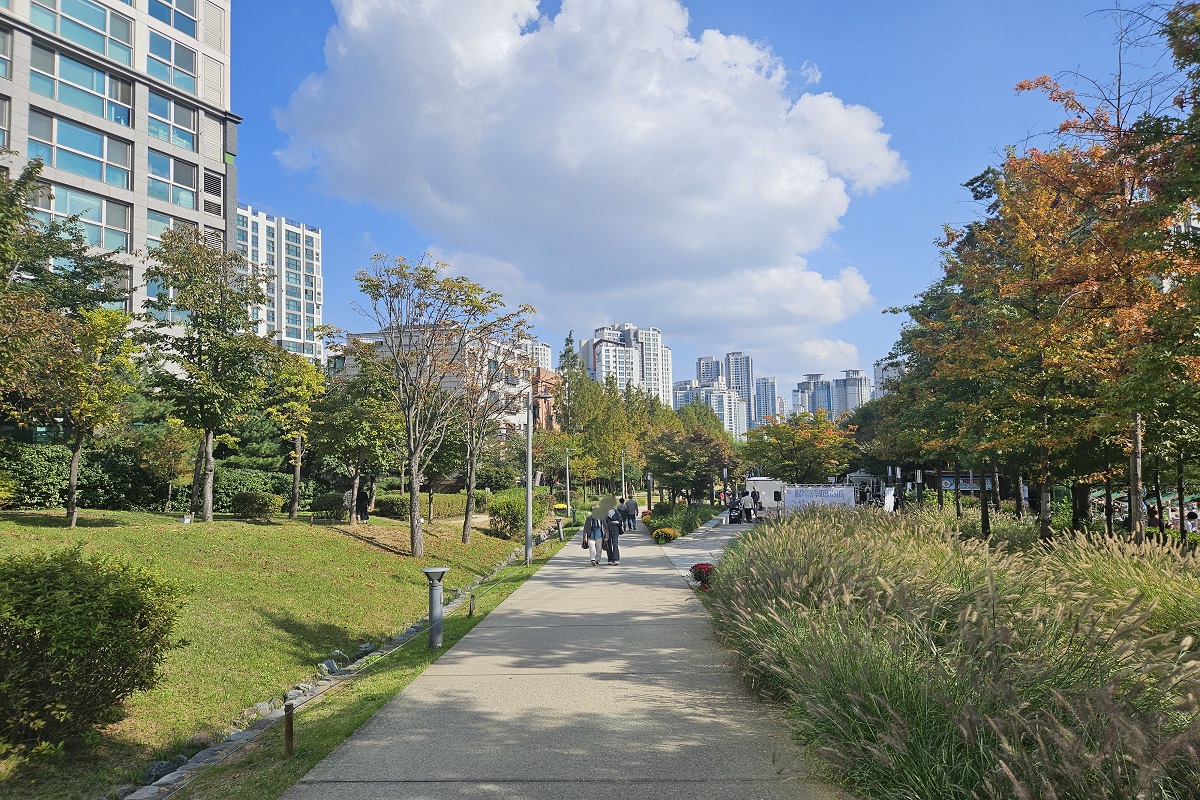 가을 빛 물든 경의선숲길에서 즐기는 &#39;용마루 숲길 축제&#39;
