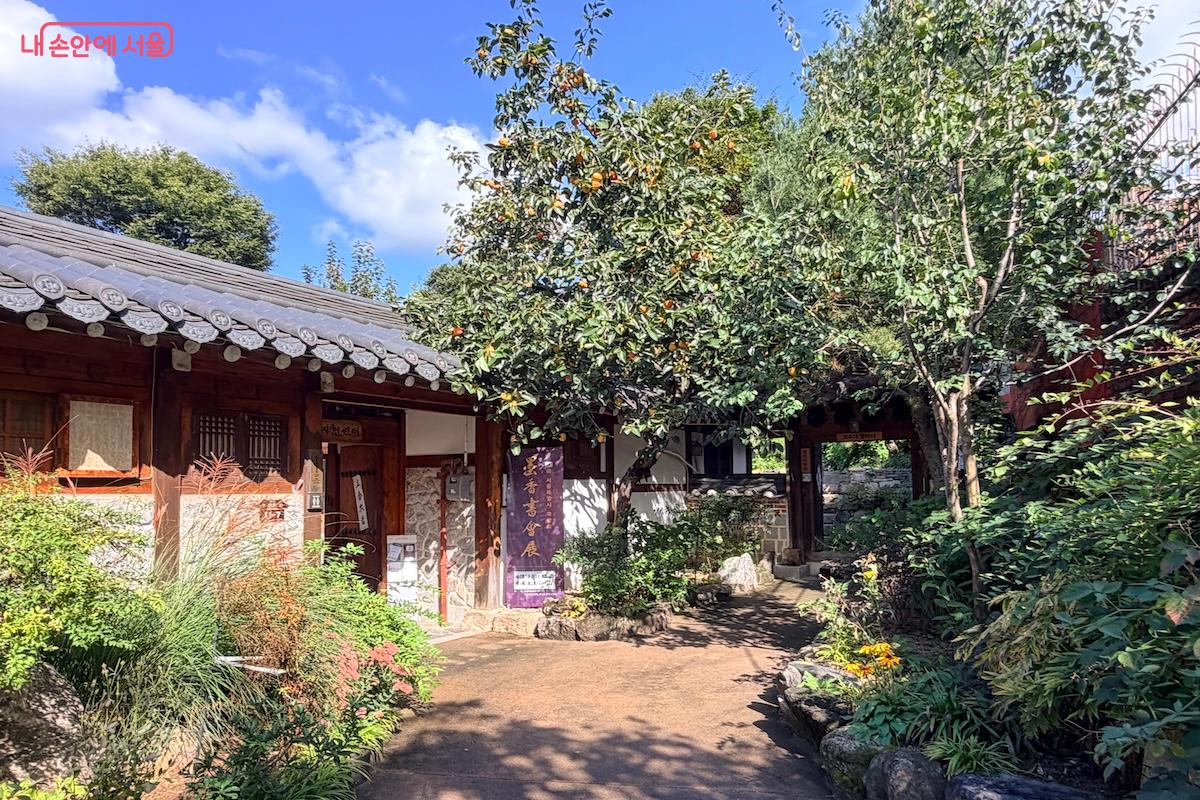 모두의갤러리와 한옥지원센터 입구 ©이종빈