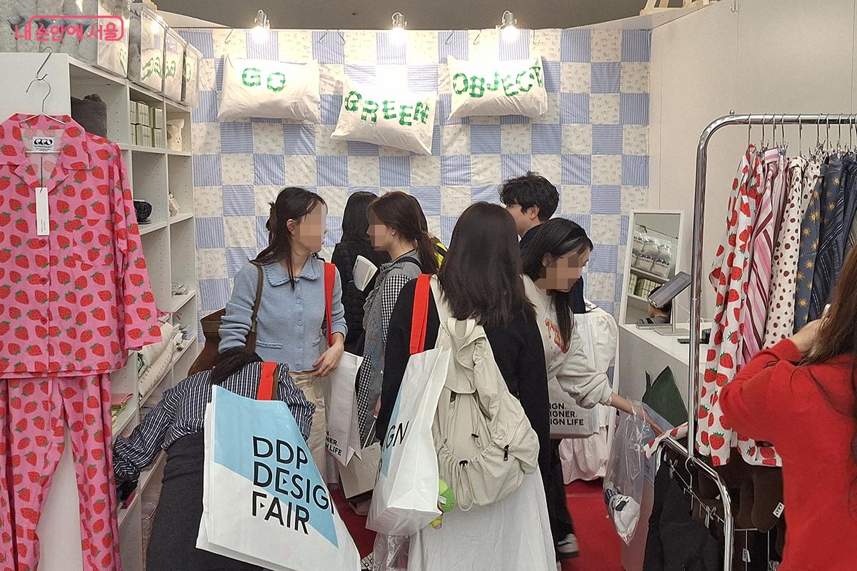 '고 그린 오브젝트(Go Green Object)'는 내추럴 감성의 리빙, 홈패브릭, 홈웨어 제작사로 침구&쿠션까지 편안하고 세련된 디자인의 제품을 선보인다. ©이혜숙