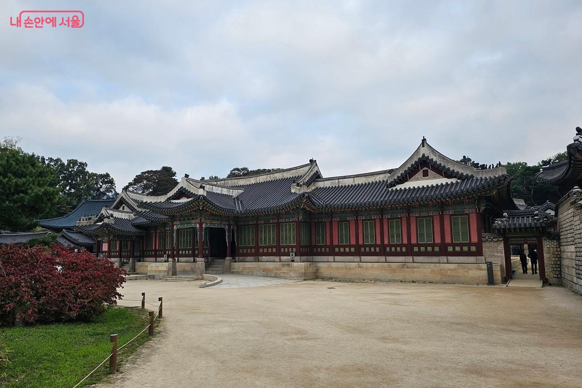 궁궐 구석구석 가을빛이 스며들고 있다. ©권연주