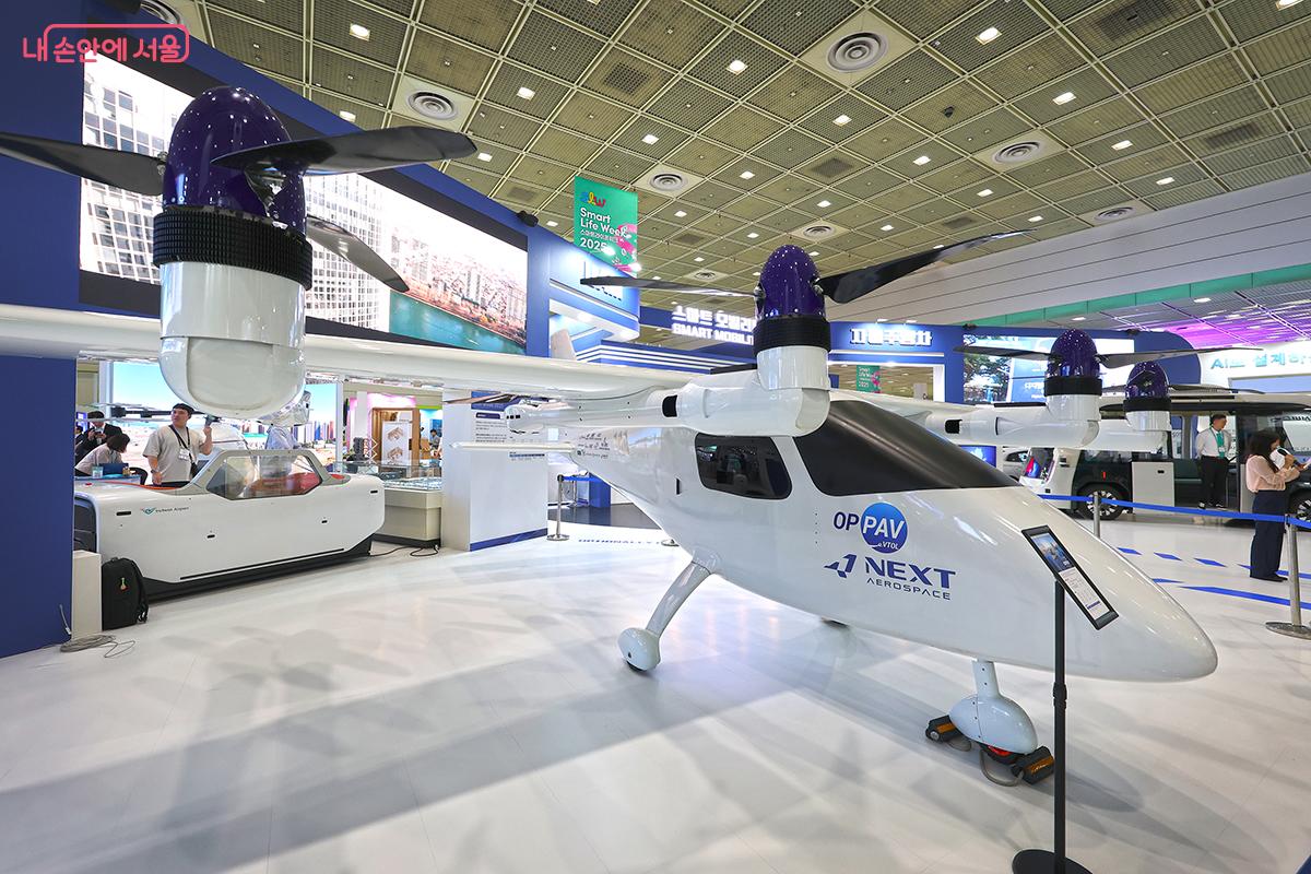 미래 운송 수단인 실제 드론 모형이 전시되었다. ©김주연