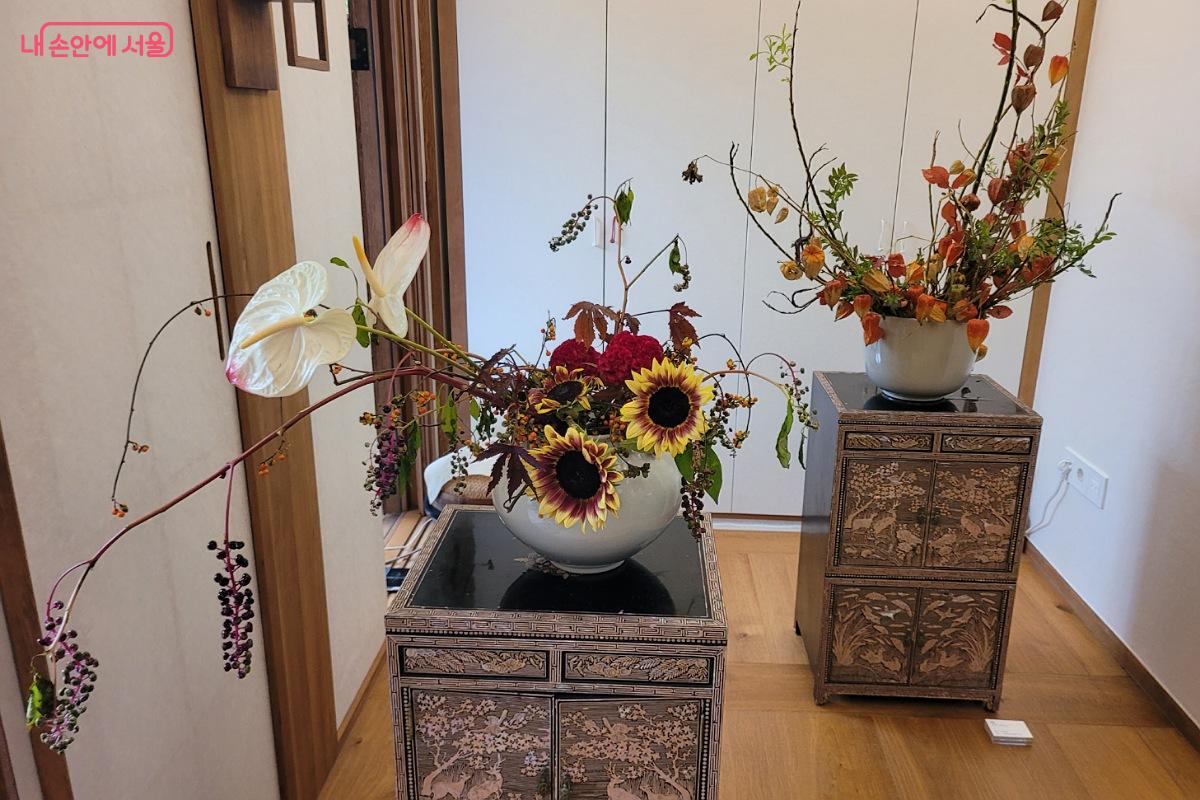 한국 꽃꽂이 전시가 열린 호경재 ©박미선 