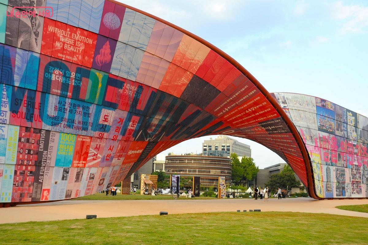 ‘휴머나이즈 월’은 도시건축비엔날레를 대표하는 작품이다. ⓒ조수봉