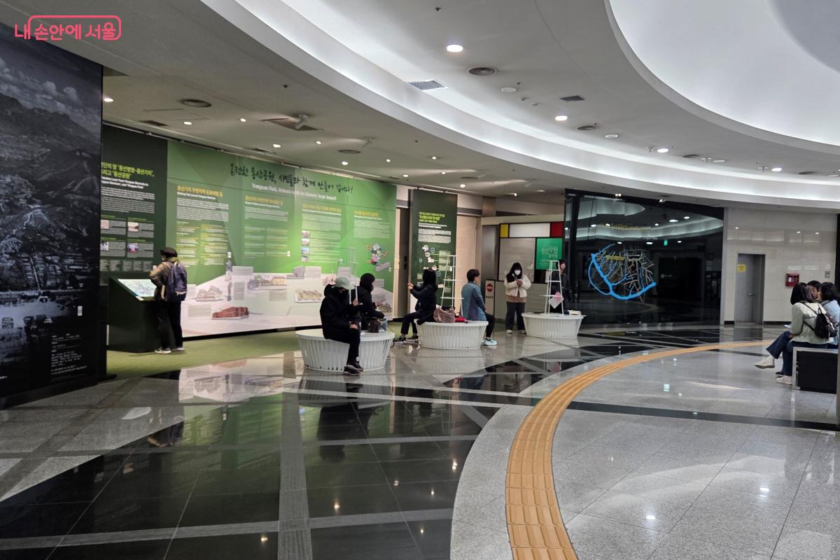 용산공원 시민소통공간인 ‘녹사평 용산공원 플랫폼’에서 만났다. ©김미선