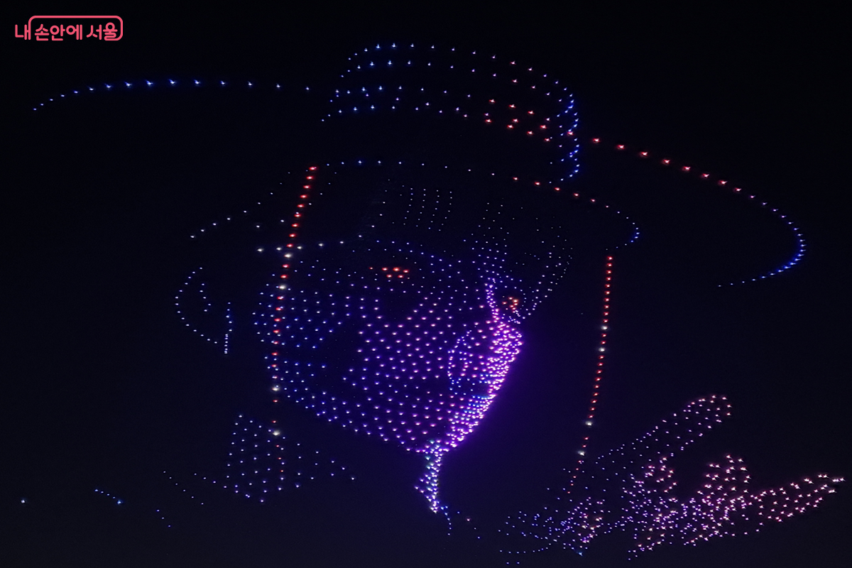 기존보다 두 배 이상 늘어난 2,000대의 드론이 투입되었다. © 김경선