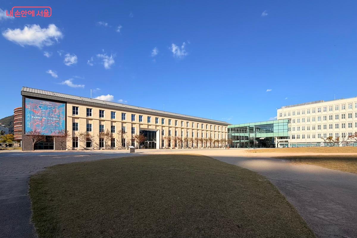 서울공예박물관은 안국역 1번 출구에서 나와 도보로 1~2분 거리다. &copy;이종빈