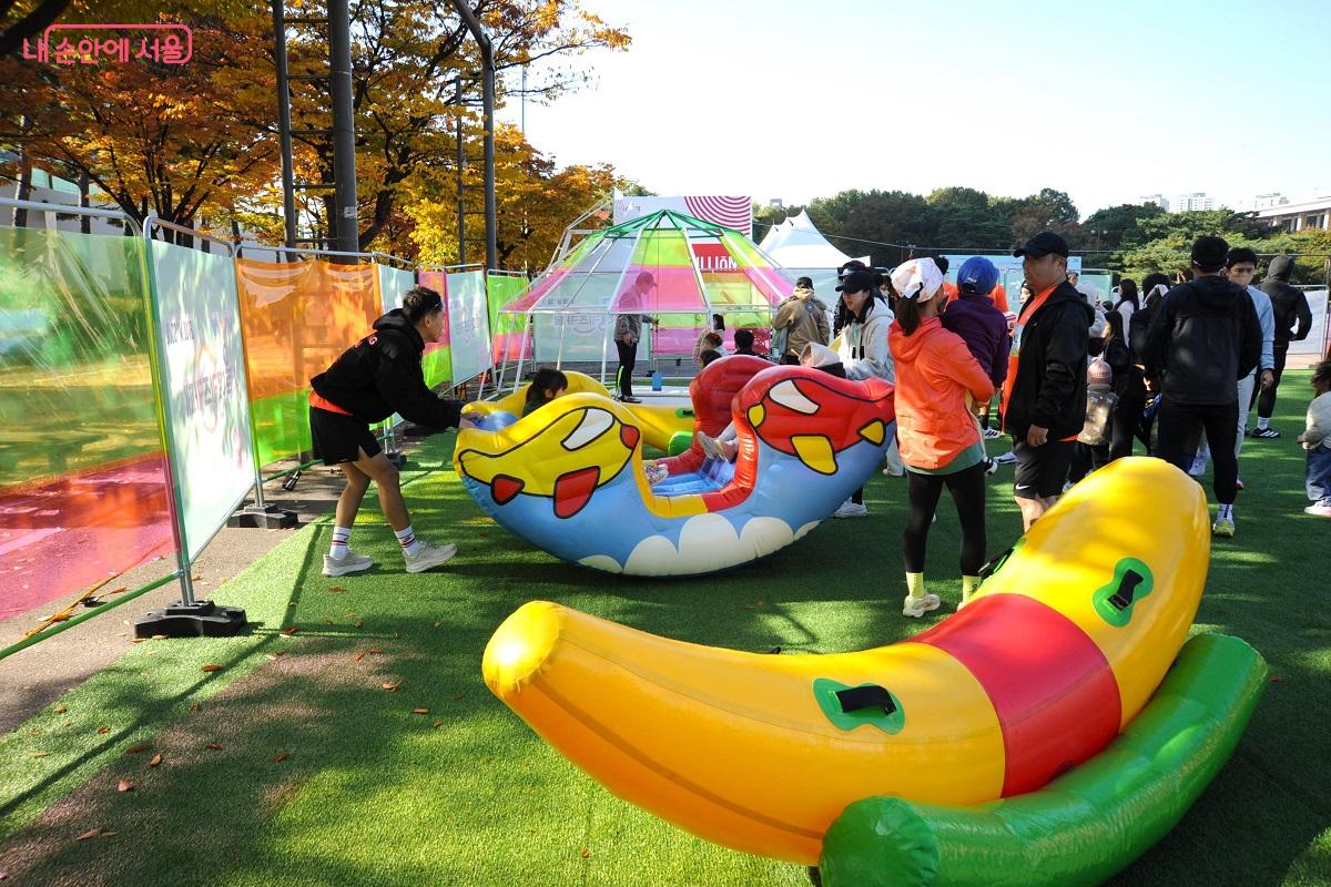 여러 가지 놀이기구가 설치된 ‘여기저기 서울형 키즈카페’ ©조수봉