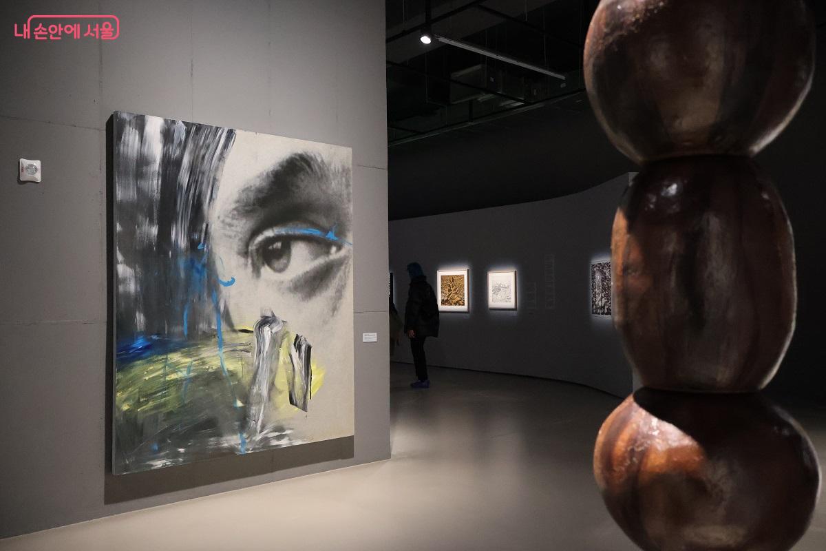 전시1관에서는 1960년대 초에서 1980년대까지 다양한 사진과 사진 이미지 형식을 보여주고 있다. ©이봉덕 