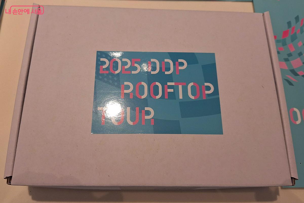 투어가 끝난 후 받은 ‘랜덤 굿즈박스'는 투어의 여운을 더욱 특별하게 만들어주었다. ©백승훈