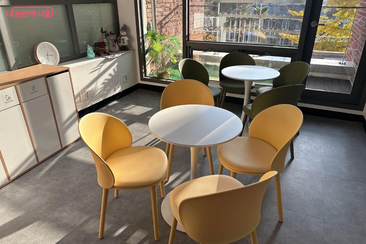 2층에 올라가면 편안한 휴식공간이 있다.&copy;김재형