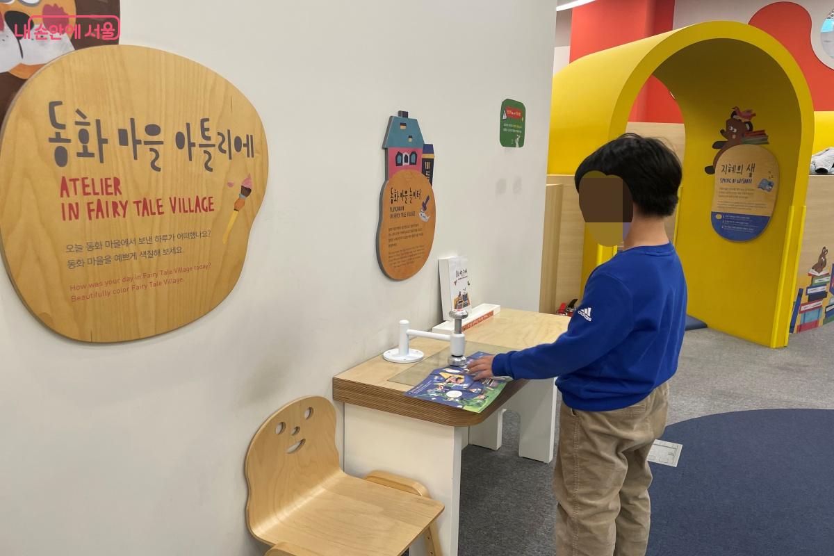 스탬프 투어를 하며 여러 테마 공간을 살펴볼 수 있다. ©노윤지