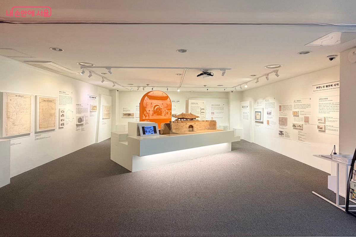 특별&middot;기획 전시를 통해 한양도성에 관한 다채로운 이야기를 만나볼 수 있다. &copy;이종빈