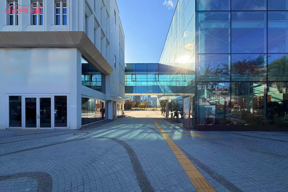 안국역 1번 출구에서 서울공예박물관의 후문으로 입장할 수도 있다. &copy;이종빈