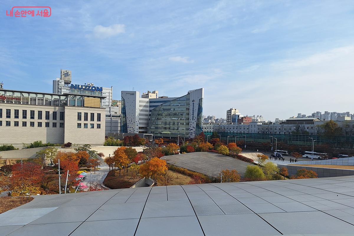 'DDP 루프탑 투어'는 서울이 가진 매력을 새롭게 발견하며 새로운 시야에서 즐긴 소중한 기회였다. ©백승훈