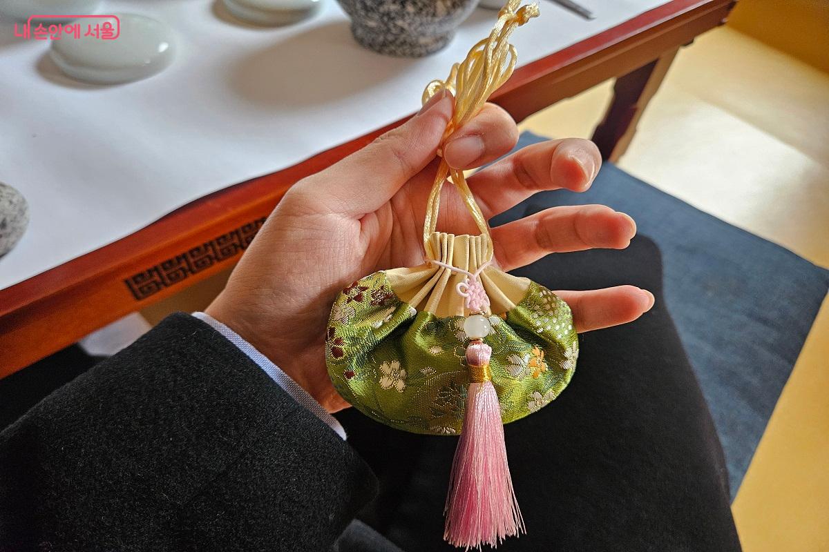완성한 주머니의 모습, 예쁜 장식도 곁들였다. ⓒ김진호